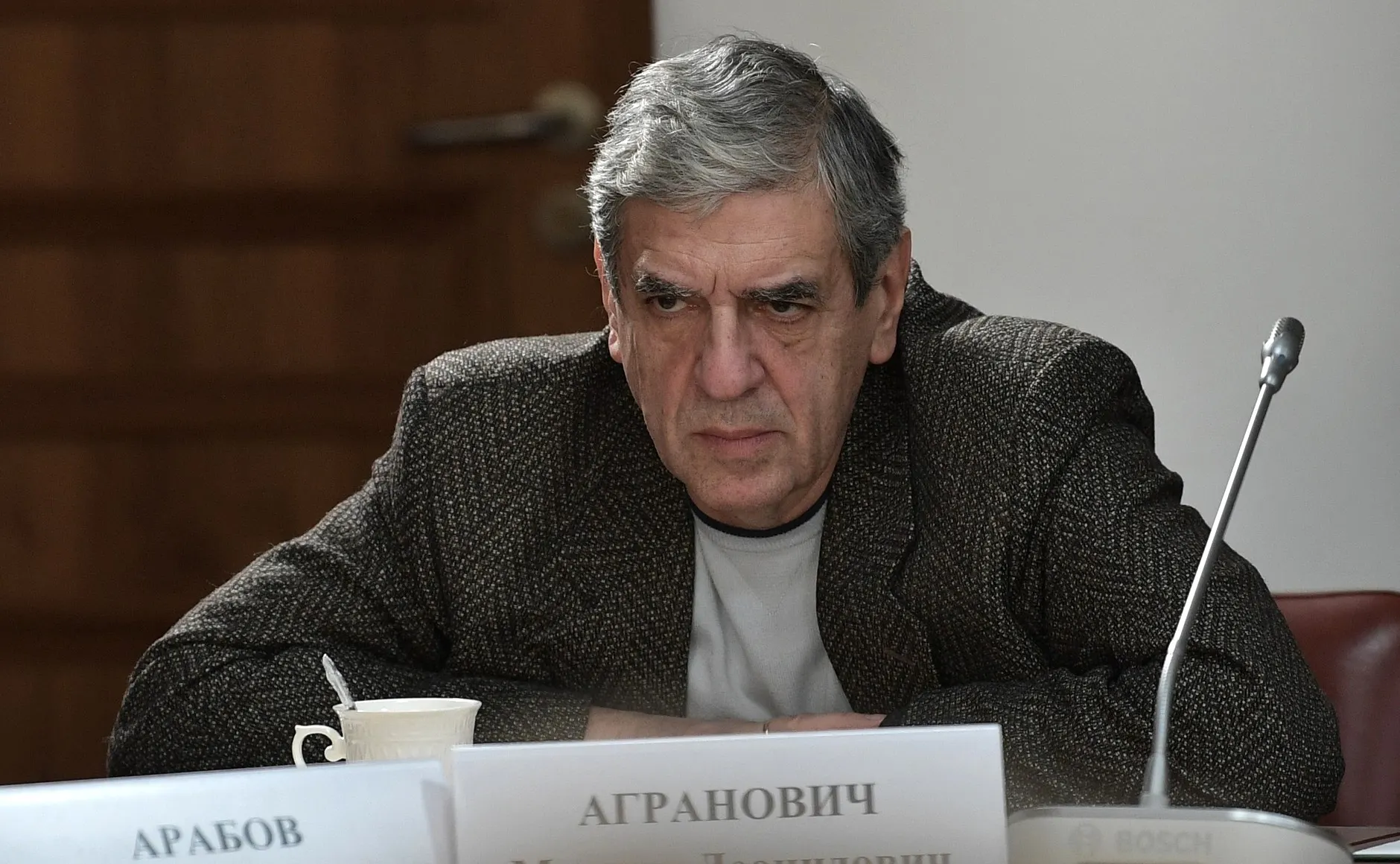 Операторский факультет объявил набор в мастерскую Михаила Аграновича: бесплатное обучение с 2027 года при условии годичного контракта с Минобороны в войсках беспилотных летательных аппаратов. Обещания о гарантиях увольнения и льготах вызывают вопросы.