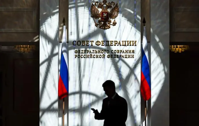 Законодательный пакет вводит отказ в консульских услугах и ограничение ряда гражданских и экономических прав; Минюст создаст реестр, а судебные расходы будут списываться с замороженных счетов.