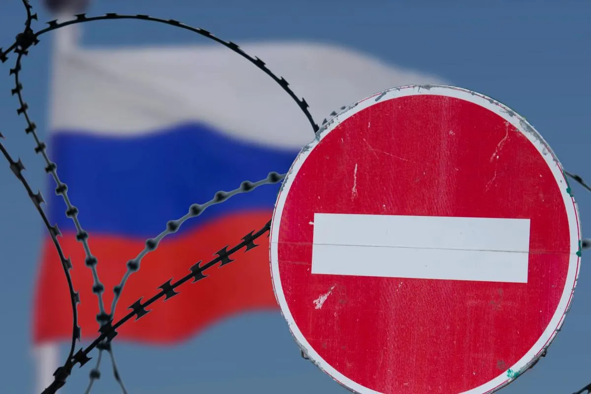 Переговоры по 21‑му пакету санкций сорвались: обсуждения перенесли на 22 июля, при этом потолок цен на российскую нефть временно сохранён. Разногласия вызваны предложением Австрии компенсировать убытки банка и опасениями Греции по поводу ограничений на СПГ.