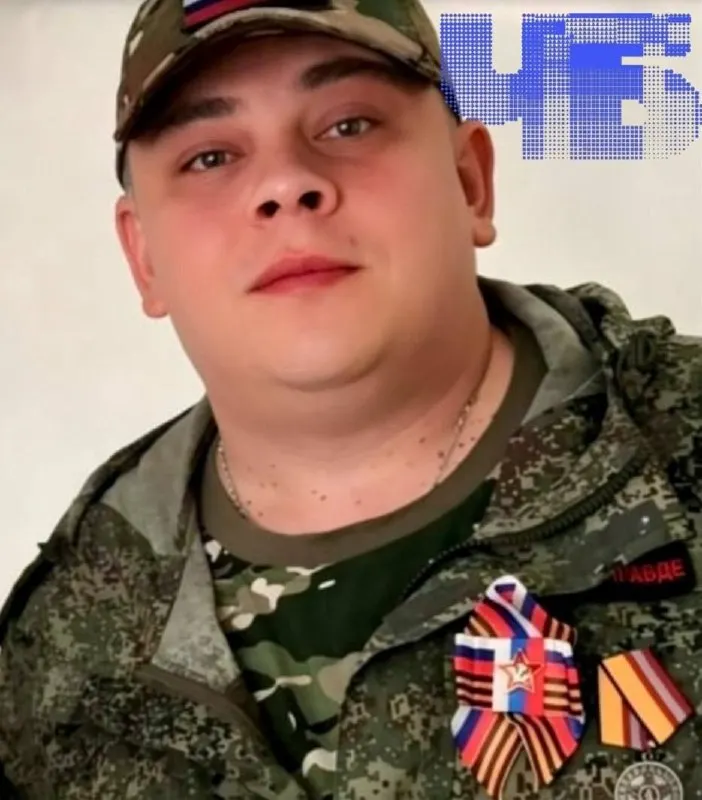 Житель села Половинка подписал контракт в июне 2024 года и служил в 74‑й отдельной мотострелковой бригаде. С 11 ноября 2025 года он числится пропавшим без вести; родственники жалуются на отсутствие конкретной информации от ведомств и просят помощи.
