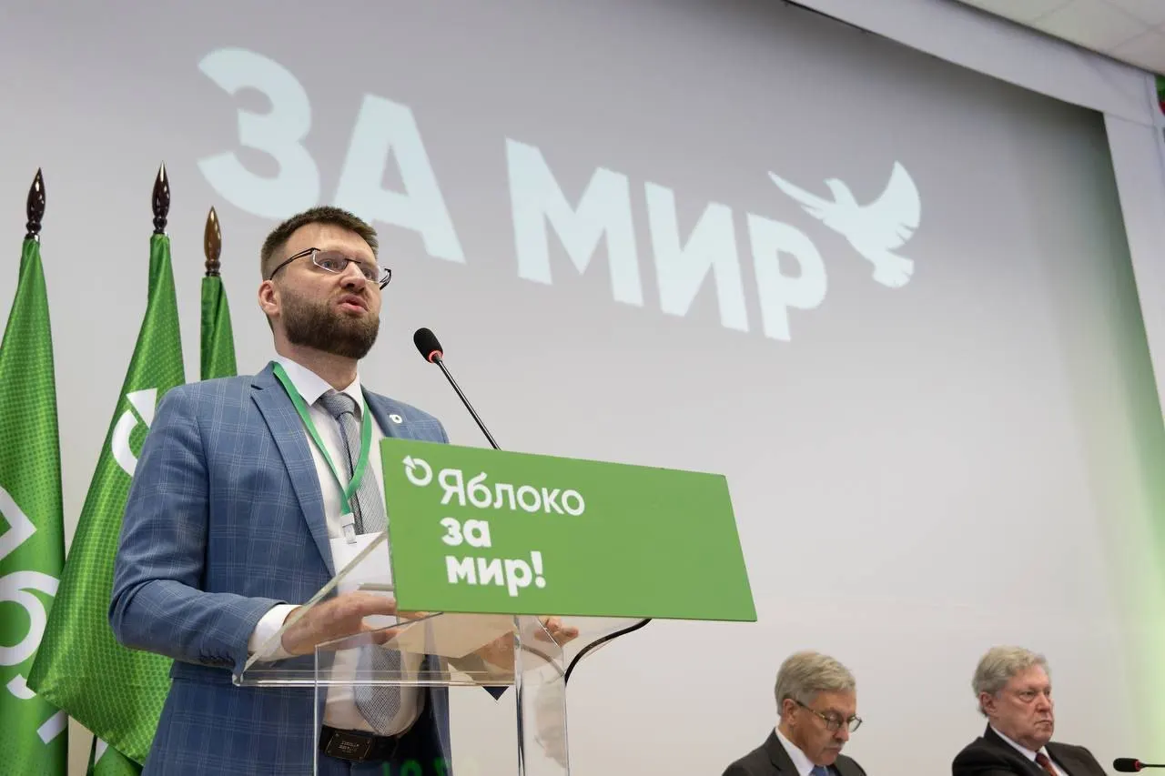 Минюст оставил за зампредом «Яблока» статус «иностранного агента», указав на «факты политической деятельности»: поздравления, участие в акциях, поездки в суд и публикации.