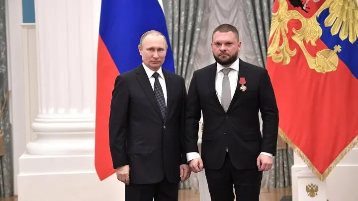 В декларации одного из ведущих кандидатов «Единой России» указаны акции Apple, Intel и других зарубежных компаний; у ряда кандидатов найдены иные иностранные активы — это может повлиять на регистрацию на выборах.