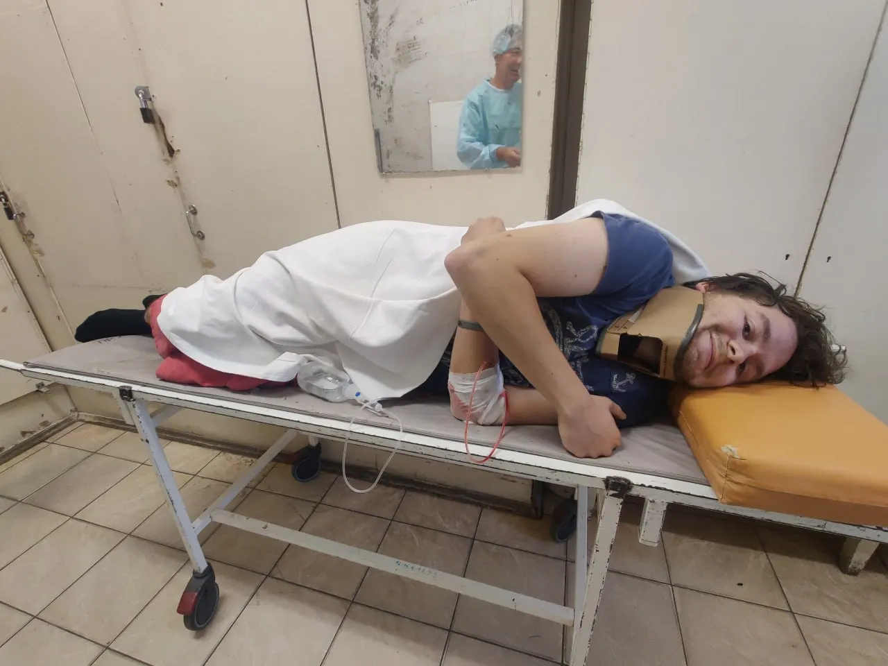 Челябинский активист Михаил Попов получил тяжёлую травму — перелом позвоночника — когда пытался уйти от пришедших к его дому сотрудников полиции. Официальных комментариев пока нет. Попов выдвигается как независимый кандидат и собирает подписи.