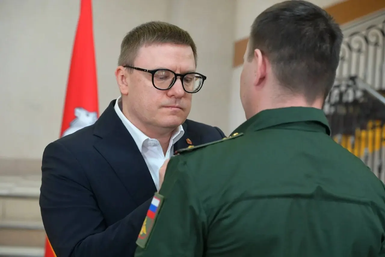 В Челябинской области сообщили об упрощении условий для единовременных выплат участникам СВО, однако добровольцы, росгвардейцы и родственники погибших сталкиваются с длительными судебными разбирательствами и отказами в выплатах.
