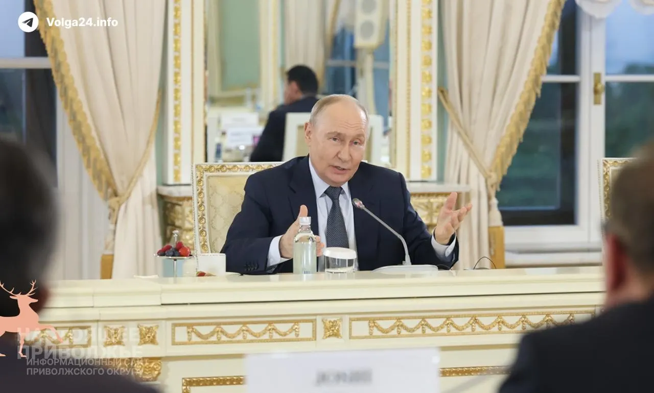 Президент заявил, что возникшие проблемы искусственно создаются извне и носят временный характер. ВВП за пять месяцев вырос на 0,2%, в мае — на 0,3%.