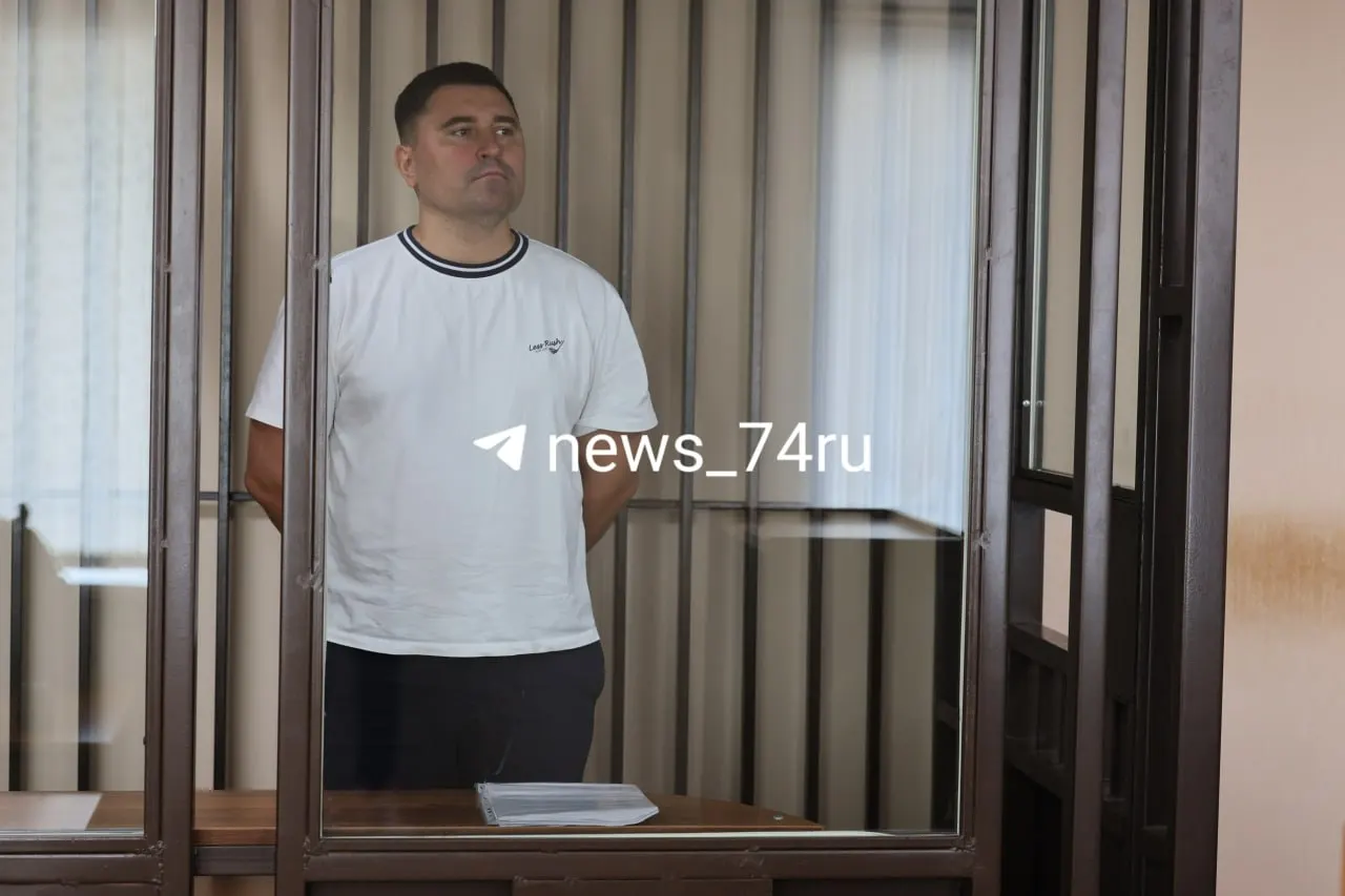 Суд в закрытом режиме избрал меру пресечения для бывшего прокурора — он обвиняется в требовании пятимиллионной взятки. Решено содержать под стражей два месяца с возможным продлением.