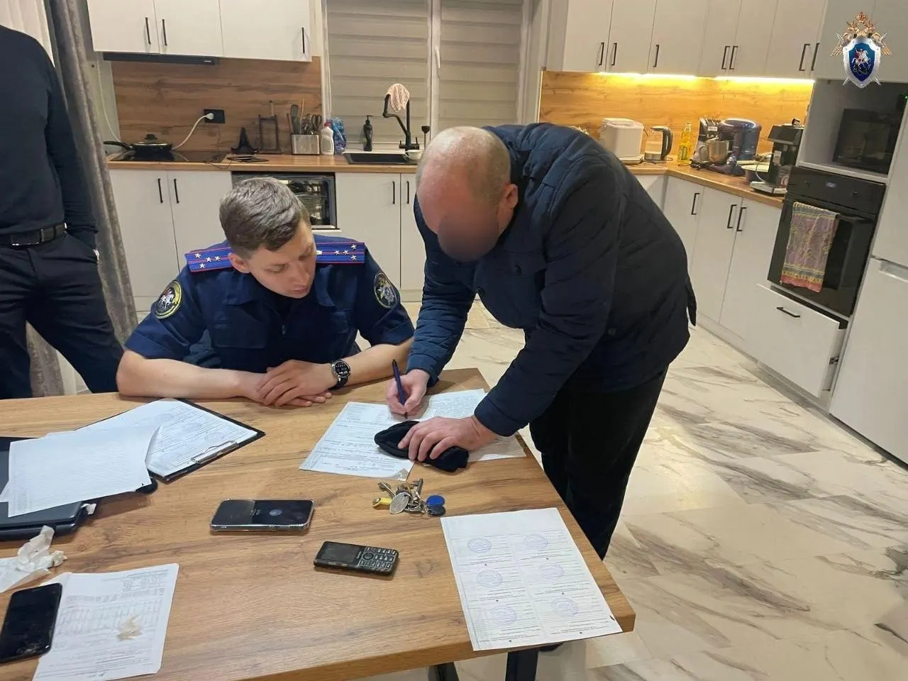 Суд признал Евгения Архипова виновным в превышении полномочий и получении взяток. Ему назначили пять лет колонии общего режима, штраф 450 тыс. рублей, лишение звания и запрет на госслужбу на четыре года.