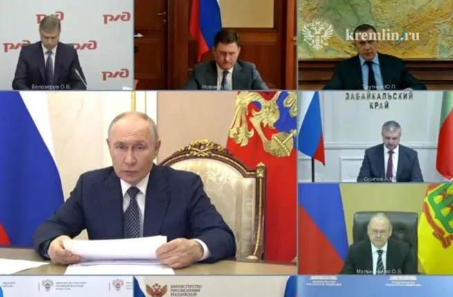 Во время совещания с президентом глава региона предложил развивать малое нефтеперерабатывающее производство и наращивать импорт топлива; президент поручил стимулировать участие МСП и ускорить субсидирование закупок.