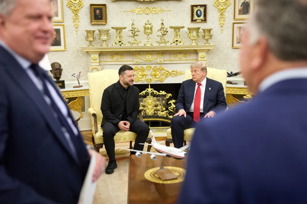 Встреча Владимира Зеленского с Дональдом Трампом длилась чуть больше часа: президент Украины просил экстренный пакет ракет для комплексов Patriot, а в США обсуждают 100%-ные тарифы на поставки российских углеводородов.