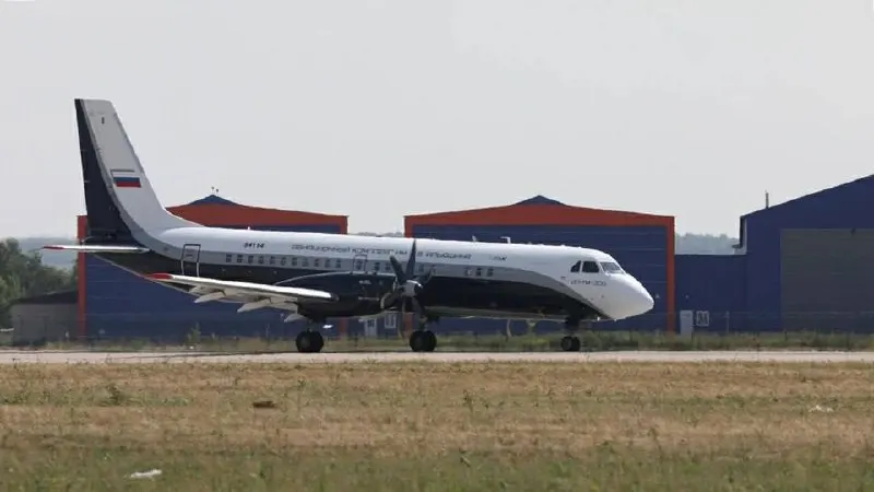 Росавиация выдала Ил-114-300 сертификат с ограничениями по температуре и условиям полётов — полёты запрещены при температурах ниже −9 °C и выше +25 °C, а также в условиях обледенения, грозы и на мокрых или загрязнённых ВПП. Производитель обещает снять ограничения до начала поставок. На выставке показали «Буханку» с композитной бронёй, отвердевающей на солнце.
