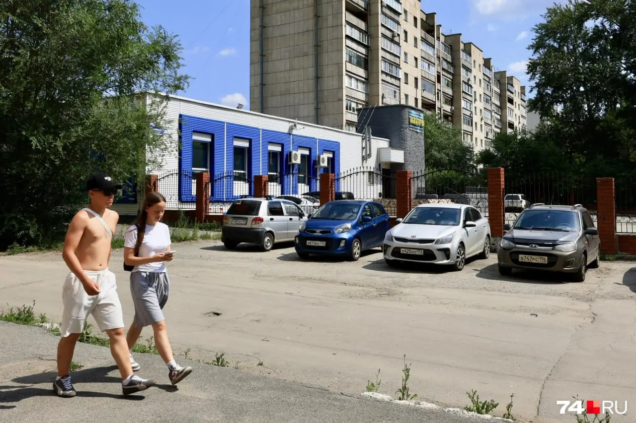 Начался приём заявок на торги по доле в ООО «Оргмедкорпорация» — начальная цена 28,9 млн руб., аукцион назначен на 19 июля. Доля ранее была изъята у предпринимателей, признанных экстремистскими.