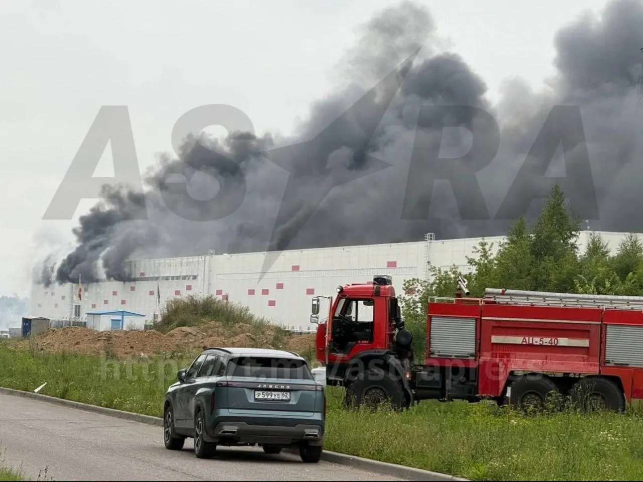За ночь в нескольких регионах зафиксировали удары беспилотников, пожары и разрушения, а также задержания и остановки транспорта; есть пострадавшие и погибшие.