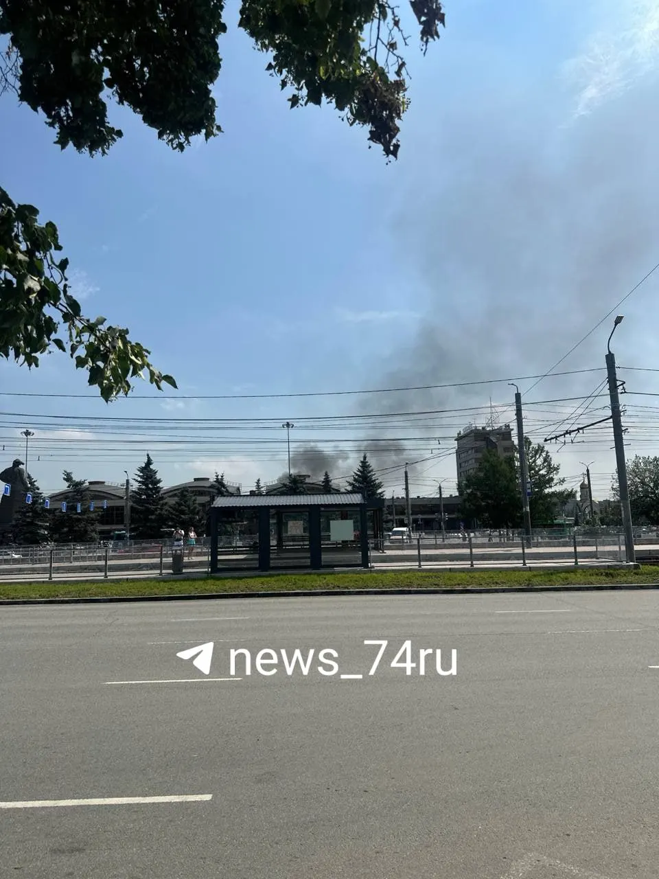 Возгорание автобуса в районе вокзала Челябинска — очевидцы сообщают о пожаре. Информация уточняется, МЧС проводит проверку обстоятельств происшествия.