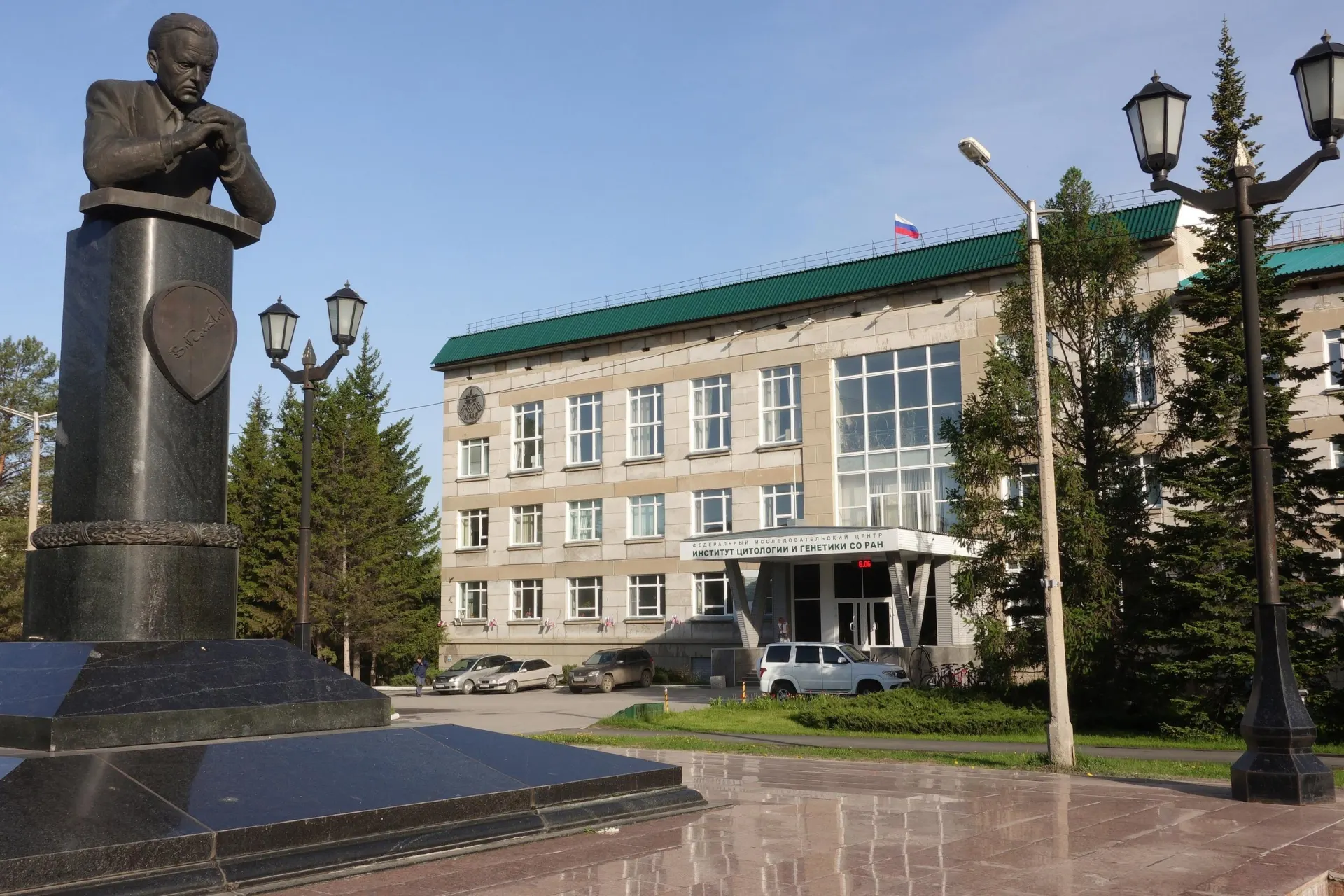 Федеральный закон №43‑ФЗ и связанное постановление вводят жёсткие ограничения на передачу генетических данных за рубеж и требуют согласований межведомственной комиссии. Ученые предупреждают о рисках для исследований, публикаций и международного сотрудничества.