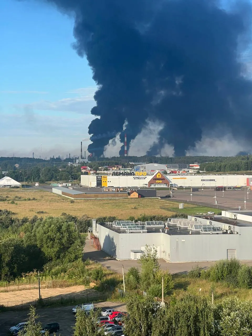 Дроны, столкновения и политические комментарии затрагивают несколько регионов — Ярославль, Тверь, Курская область и Москва — в ночной сводке.