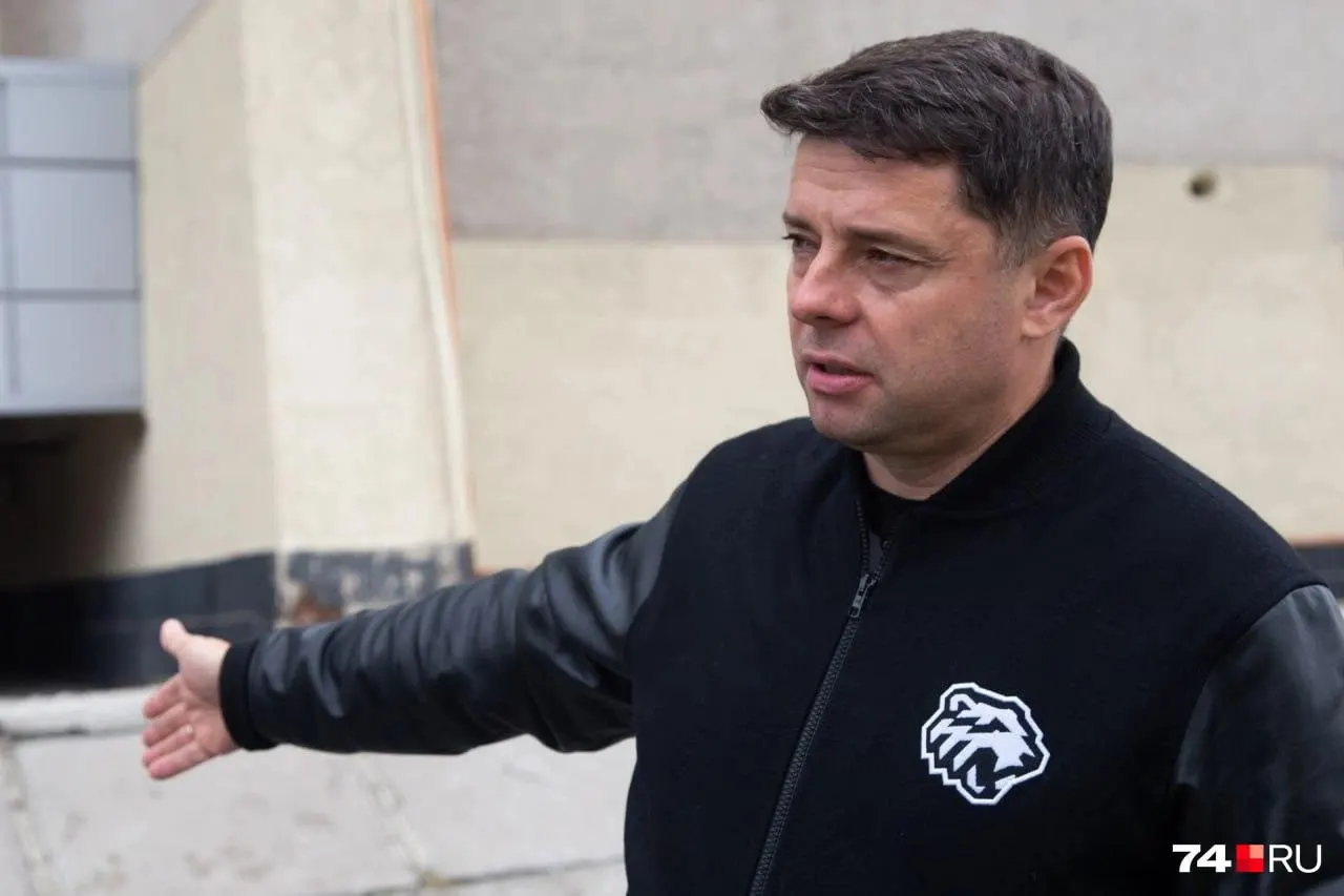 По данным источников, увольнение прошло без объяснений; вместе с Ивановым ушли его заместители и главный бухгалтер, комментариев со стороны мэрии не поступило.