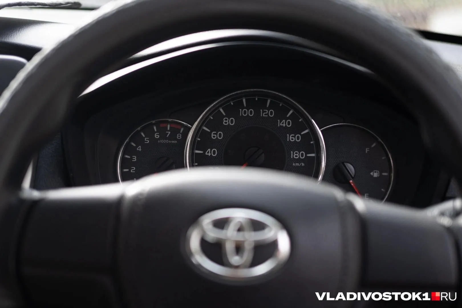 Мужчина перевёл мошенникам 3 млн рублей, надеясь получить Toyota RAV4 из Германии; машина не доставлена, возбуждено уголовное дело.
