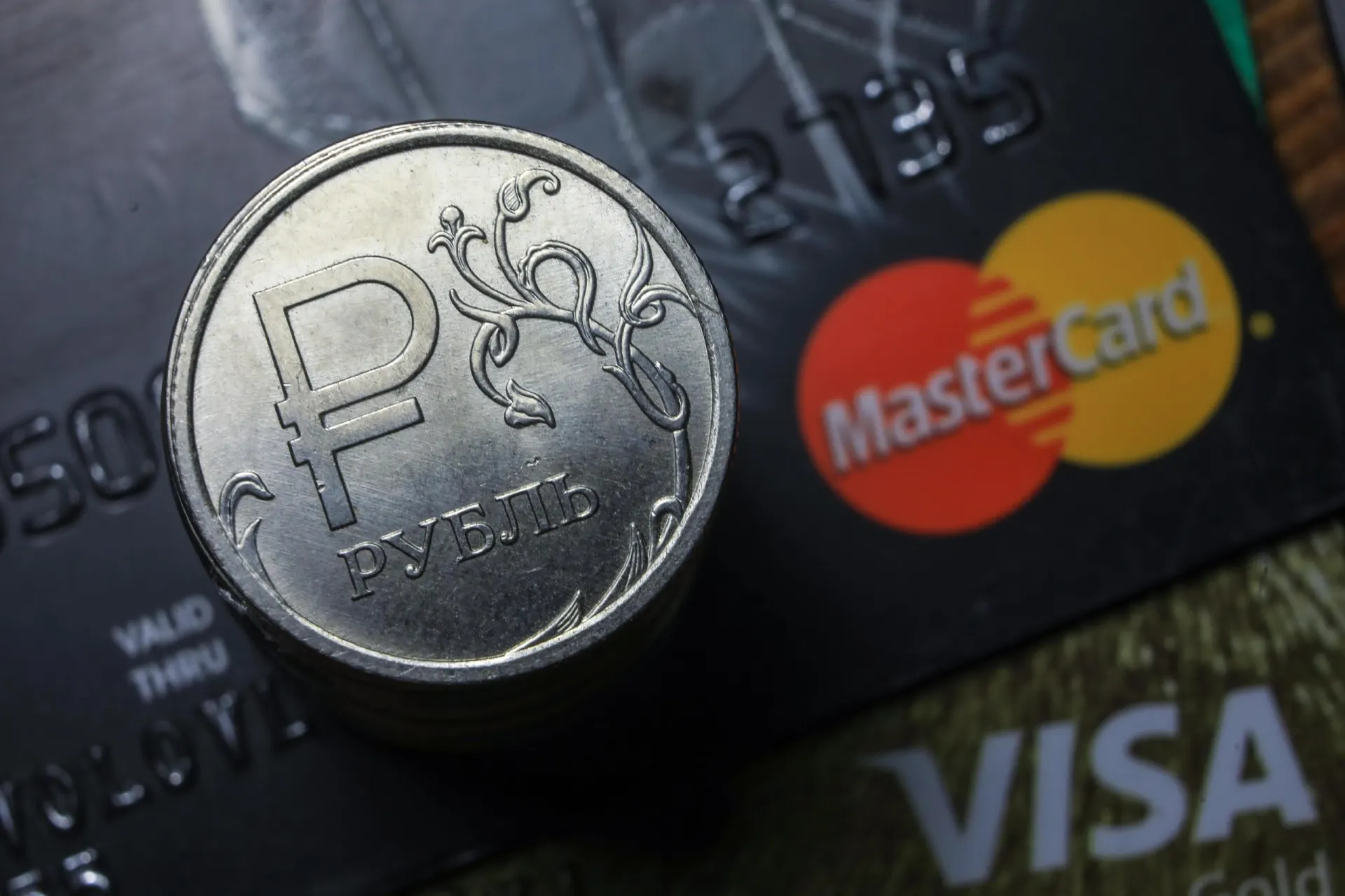 Пользователи сообщают о перебоях при оплате картами Visa и Mastercard и через систему быстрых платежей.