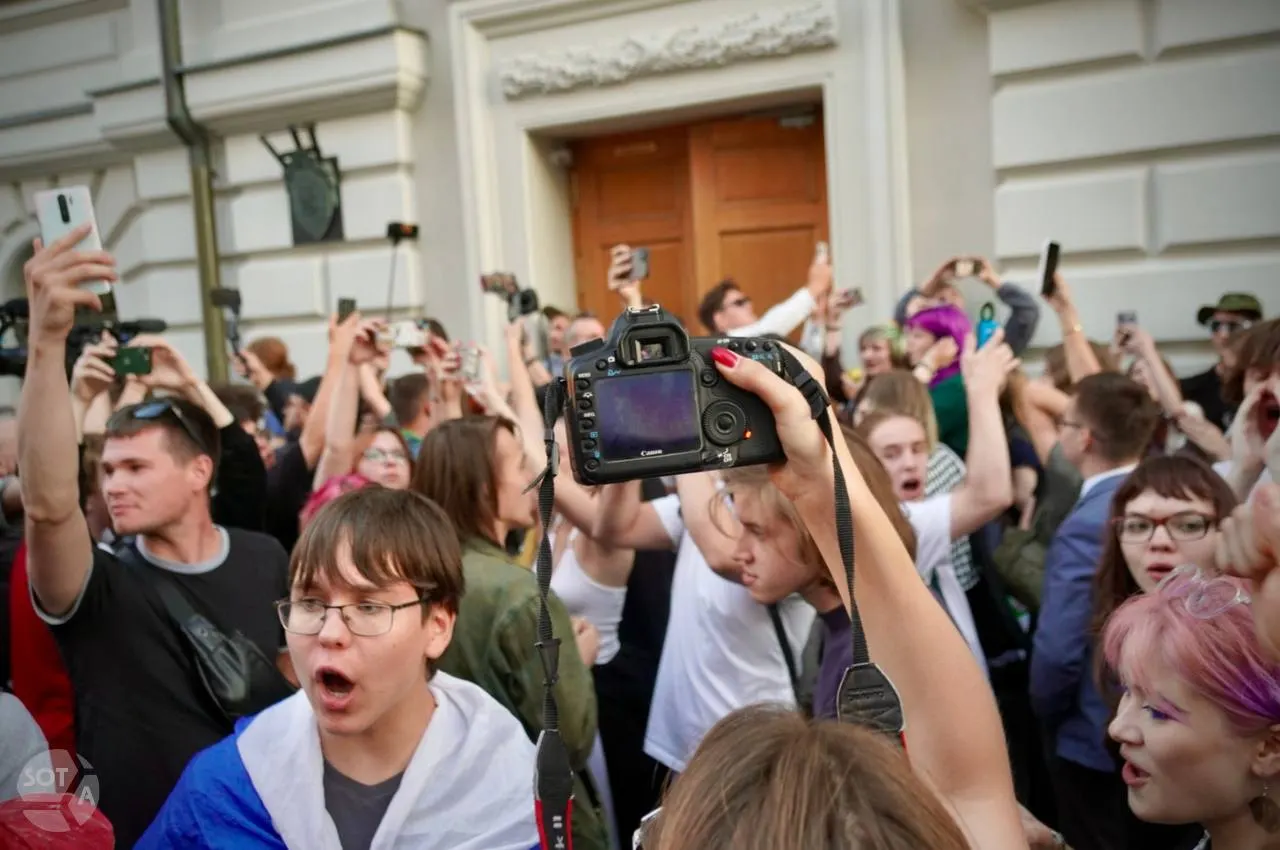Слушание по апелляции против отмены регистрации федерального списка партии «Яблоко» назначено на 17 августа; суд удовлетворил часть исков Родины, процесс продолжается.