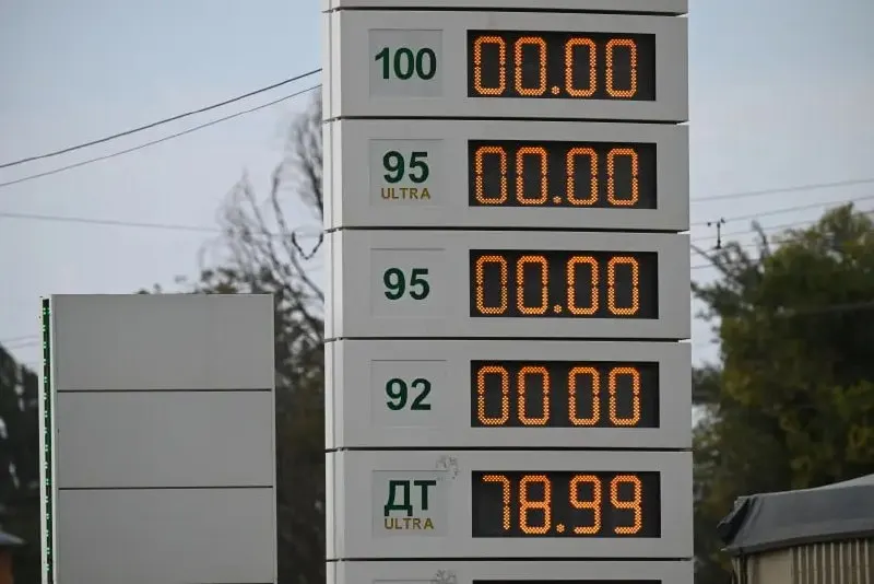 Временная мера позволяет розничную продажу топлива экологических классов Евро-2–Евро-5 на АЗС до 30 июня 2027 года для стабилизации рынка.