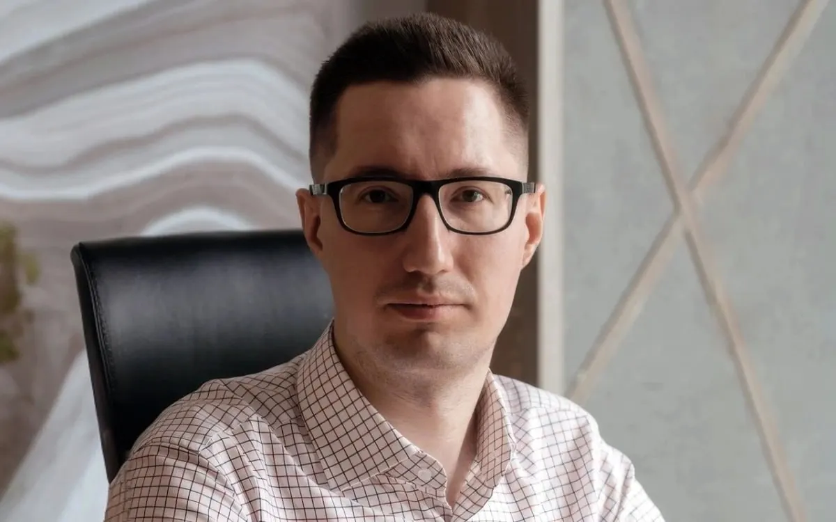 В 2025 году объем российского рынка онлайн‑рекламы достиг 1,569 трлн рублей; в начале 2026 года темпы роста сохраняются около 8%, что подталкивает бизнес к активному созданию контента с применением искусственного интеллекта.