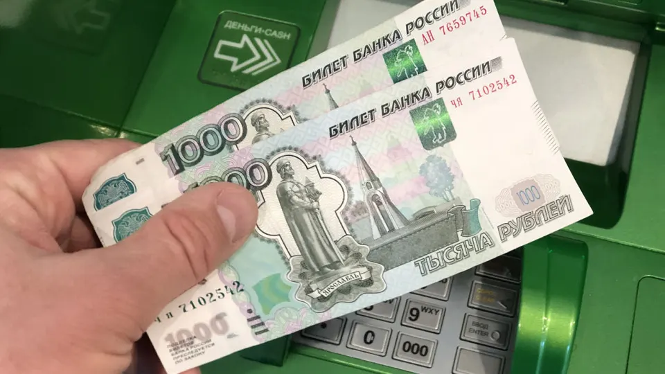 МВД предложило устанавливать суточные и месячные лимиты на снятие наличных и переводы по номеру телефона, а также ограничивать ночные операции в банковских приложениях, чтобы снизить риски хищения средств.