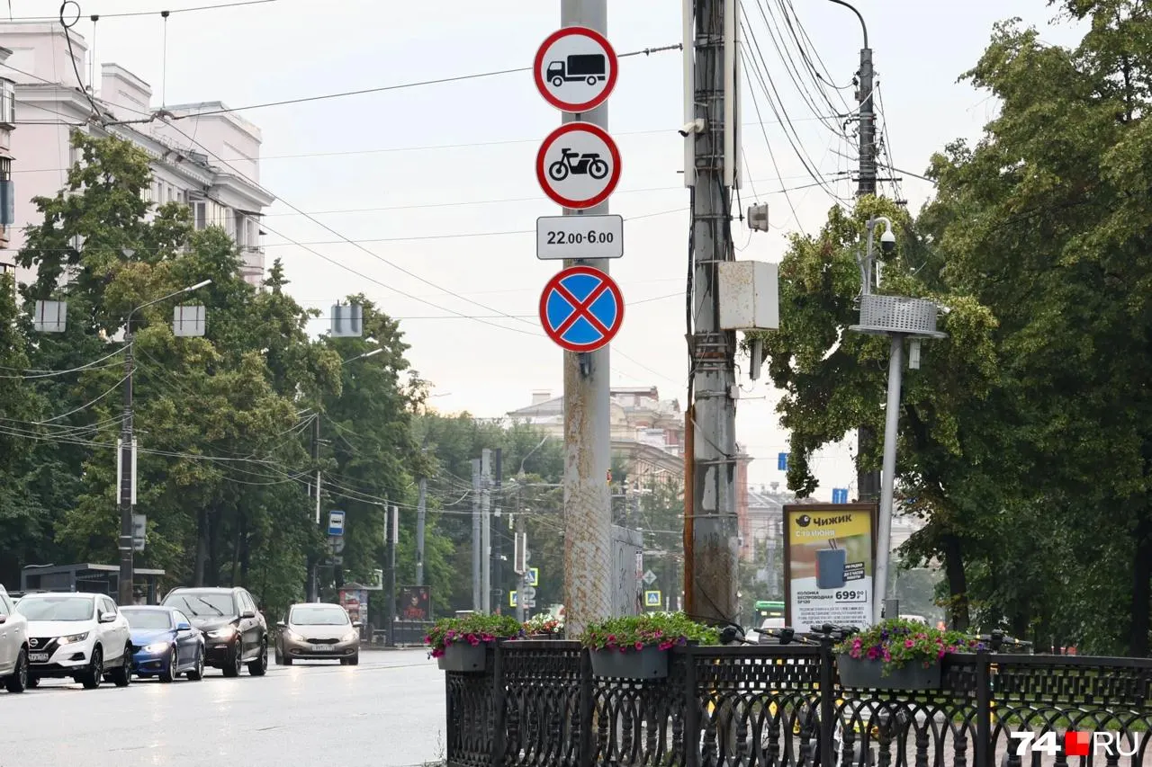 Власти региона рассмотрели две меры: перевод светофоров в круглосуточный режим и установка запрещающих знаков на ночном трафике, а также усиление контроля на ключевых улицах.