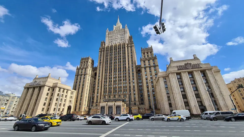 Заместитель министра иностранных дел заявил, что любые попытки остановить конфликт без решения корневых проблем недопустимы и требуют политической воли для мирного урегулирования.