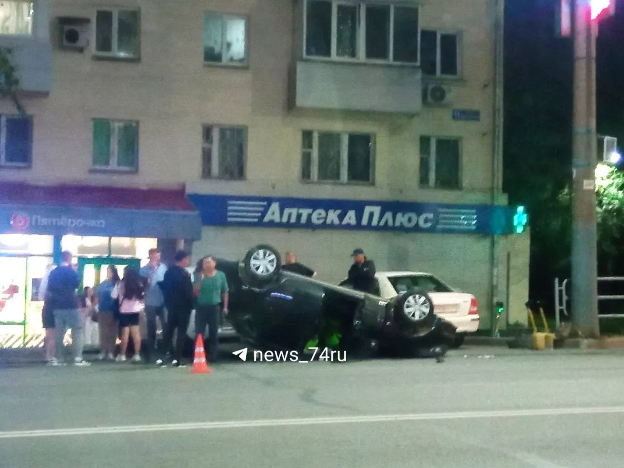 Очевидцы сообщают о тяжёлой аварии на Свердловском проспекте; один из автомобилей перевернулся. На месте работают инспекторы ГИБДД.