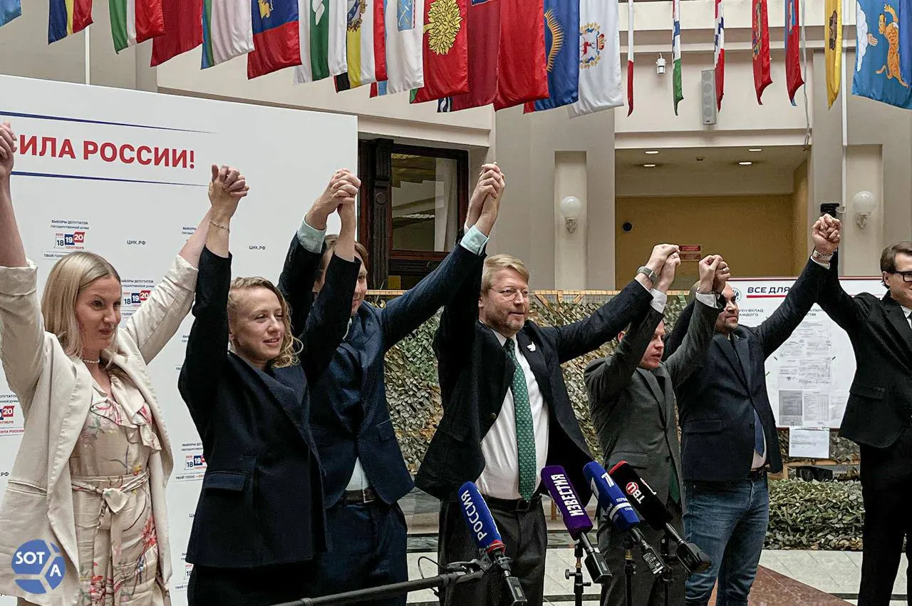 Эмигранты и оппозиционные деятели за пределами России запустили кампанию поддержки партии «Яблоко» перед парламентскими выборами и призывают россиян прийти на участки в полдень.