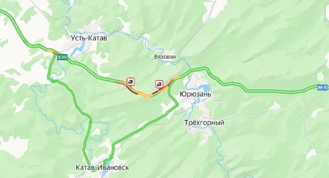 На участке трассы М-5 в районе Юрюзани остановлено движение из‑за опрокинувшегося грузового автомобиля. Подробности происшествия уточняются.