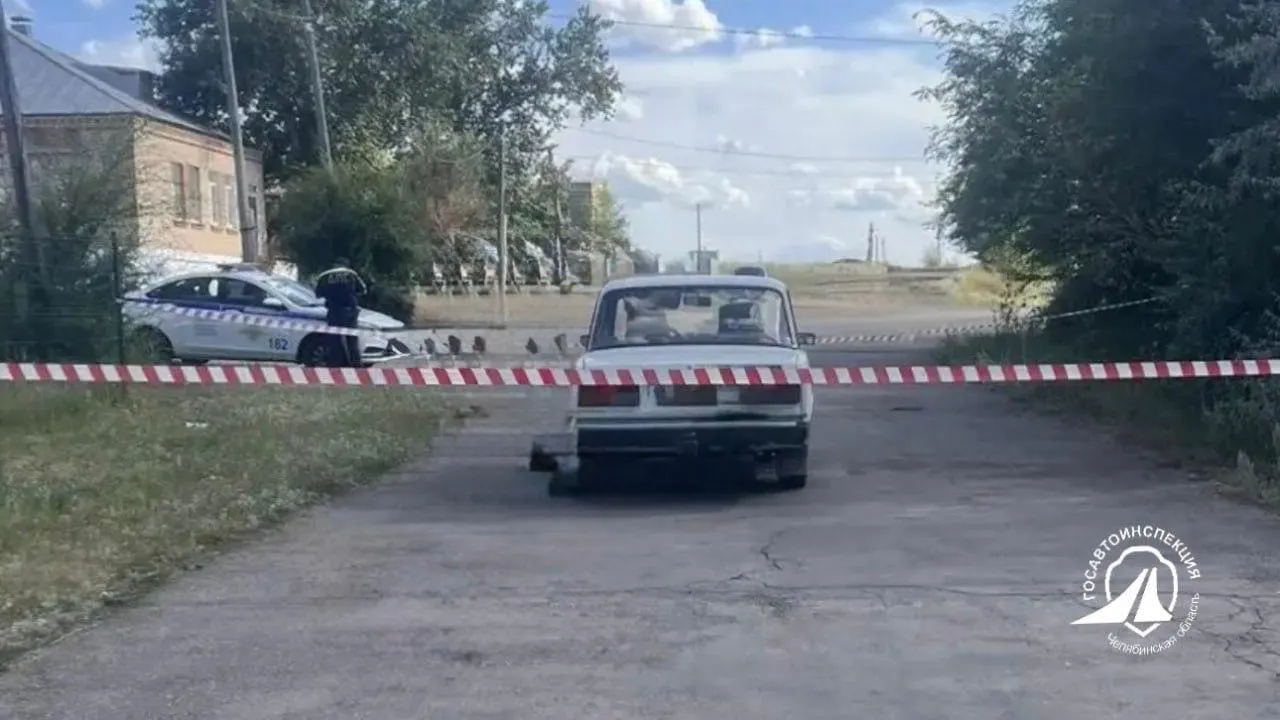 Мальчик погиб на месте: по данным ГАИ, он перебегал проезжую часть, когда на него наехал автомобиль под управлением пенсионера. Обстоятельства ДТП уточняют правоохранительные органы.
