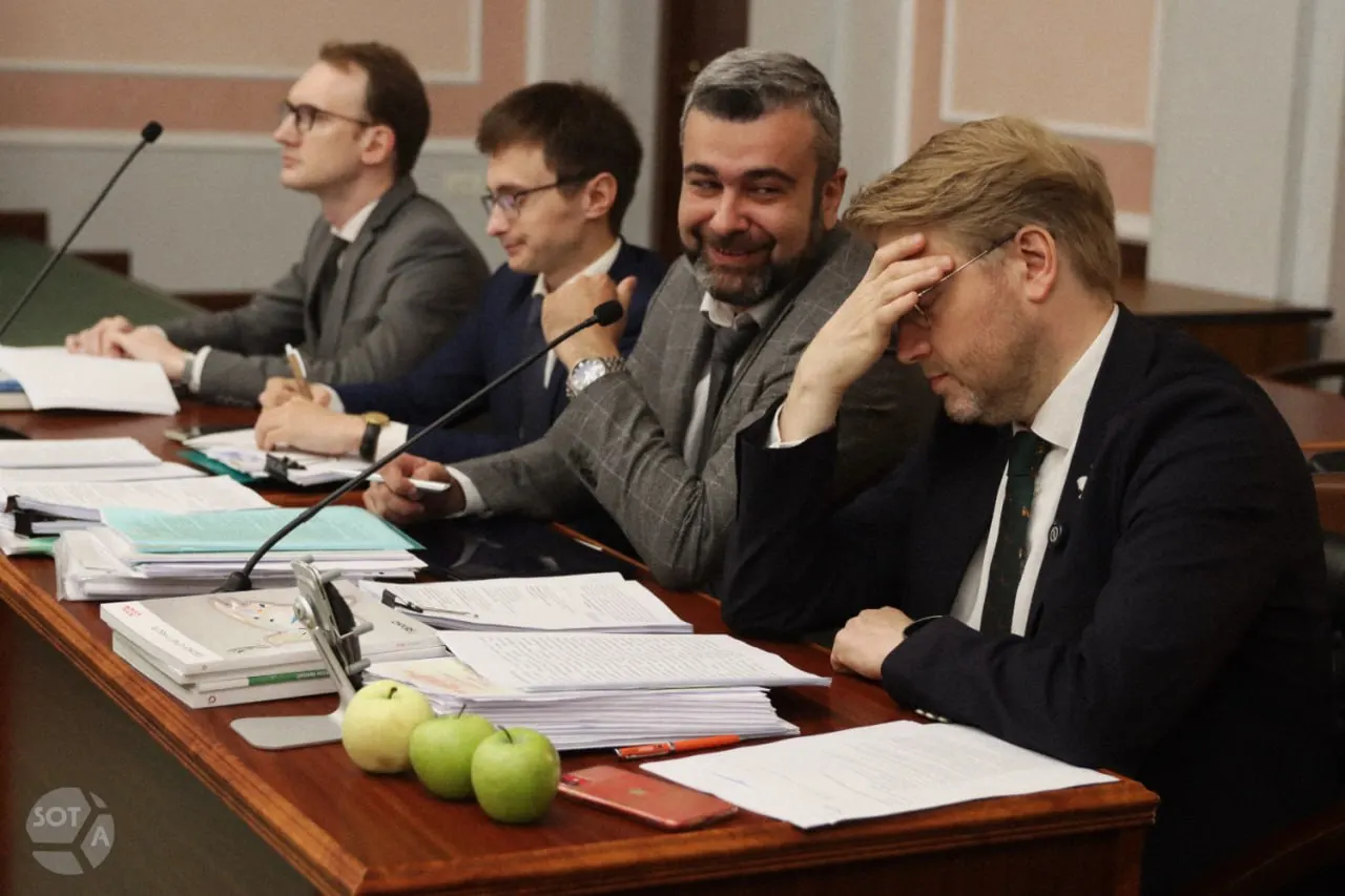 Юрист организации Родина предъявляет иск к партии Яблоко: обвинения в агитации в социальных сетях, нарушении авторских прав и использовании материалов без разрешения.