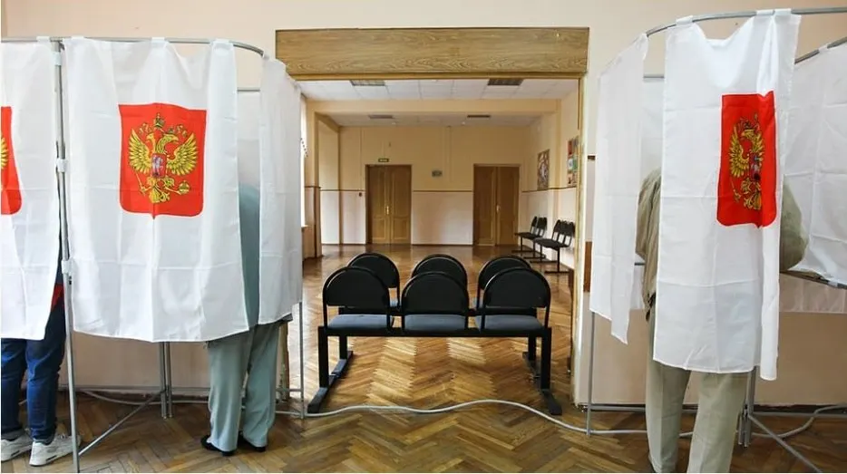 В руководстве для наблюдателей предложены обновлённые правила фиксации нарушений и взаимодействия с избирательными комиссиями; часть партий сомневается в эффективности документа.