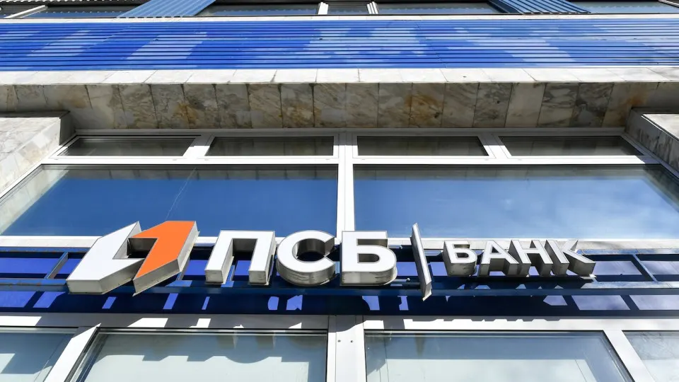 За первые шесть месяцев 2026 года банк ПСБ зафиксировал убыток в 50 млрд рублей на фоне роста резервов под возможные кредиты и снижения маржи при кредитовании оборонной сферы.