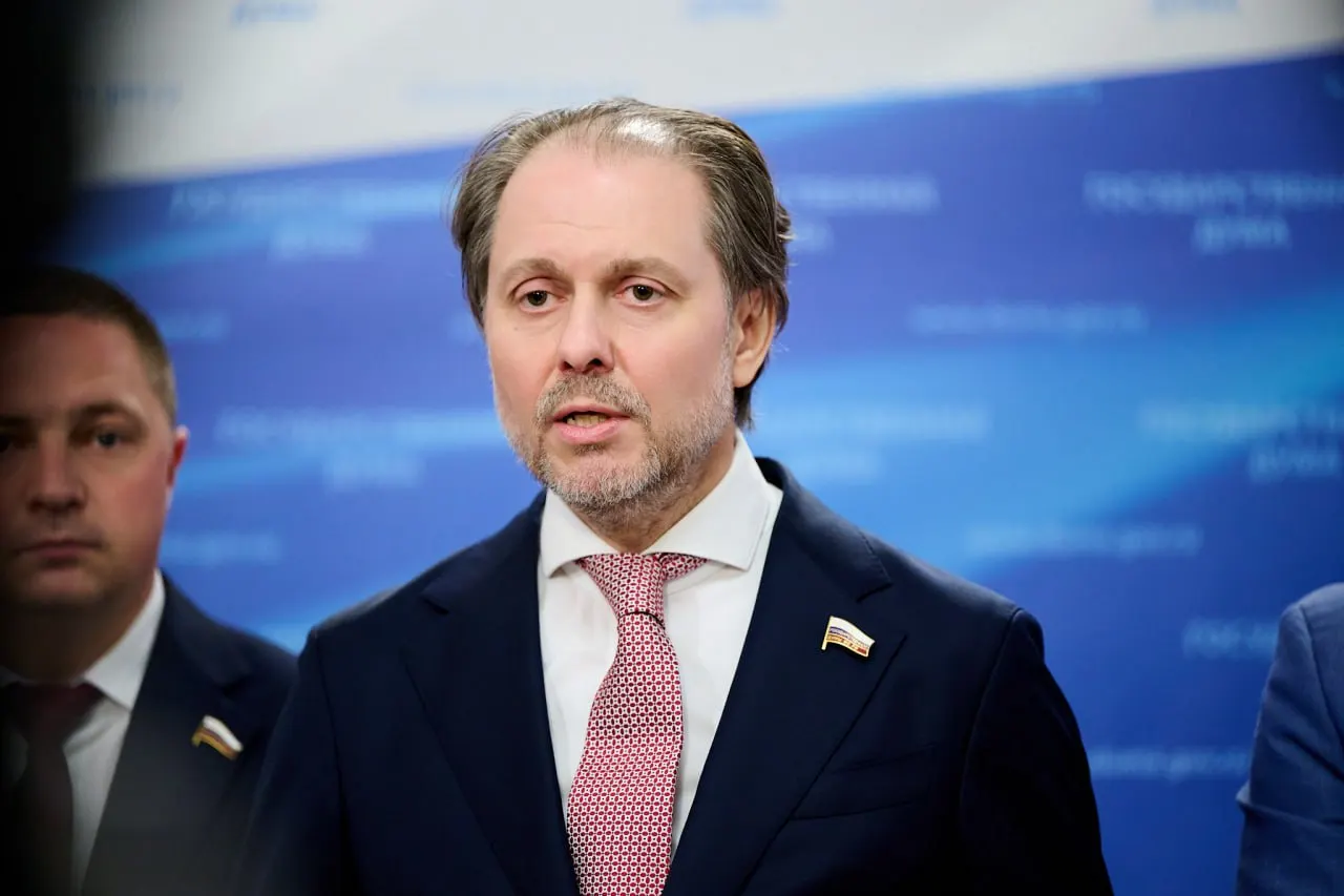 Новый председатель комитета по охране здоровья — Владимир Сысоев, ранее занимавший пост в Тюменской области и не имеющий профильного медицинского образования.