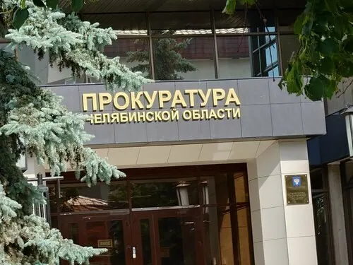 Прокуратура Челябинской области возбудила уголовное дело против Вячеслава Мельникова и Тимура Гатина; третий фигурант — Алексей Семыкин — разыскивается за рубежом. Следствие считает, что в 2018–2021 годах руководство подавало ложные данные по НДС и добилось необоснованных вычетов на сумму свыше 314 млн рублей.