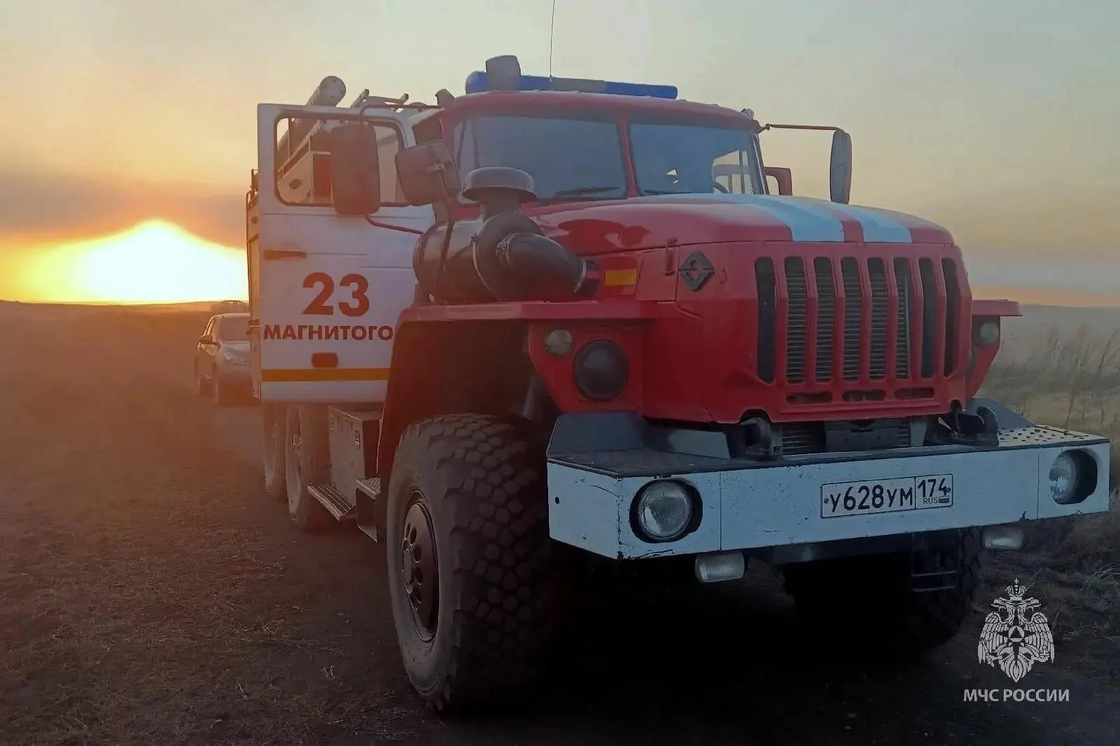Площадь крупнейшего пожара достигла 756,9 гектара; еще одно возгорание — 587 гектаров. В тушении участвовало 155 человек; сейчас устанавливают причины.