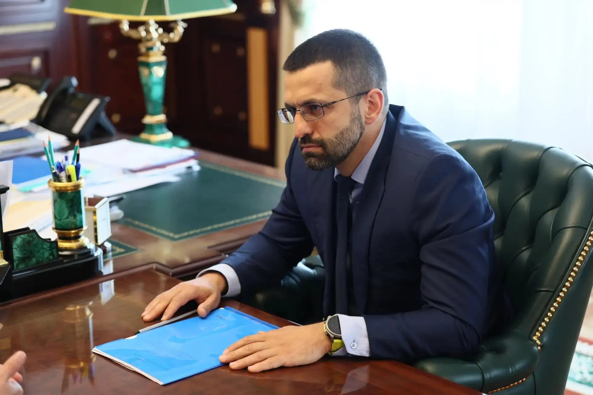 Алексей Текслер представил нового заместителя губернатора Андрея Грачева, которому предстоит курировать ряд ведомств и реализовывать крупные проекты региона.