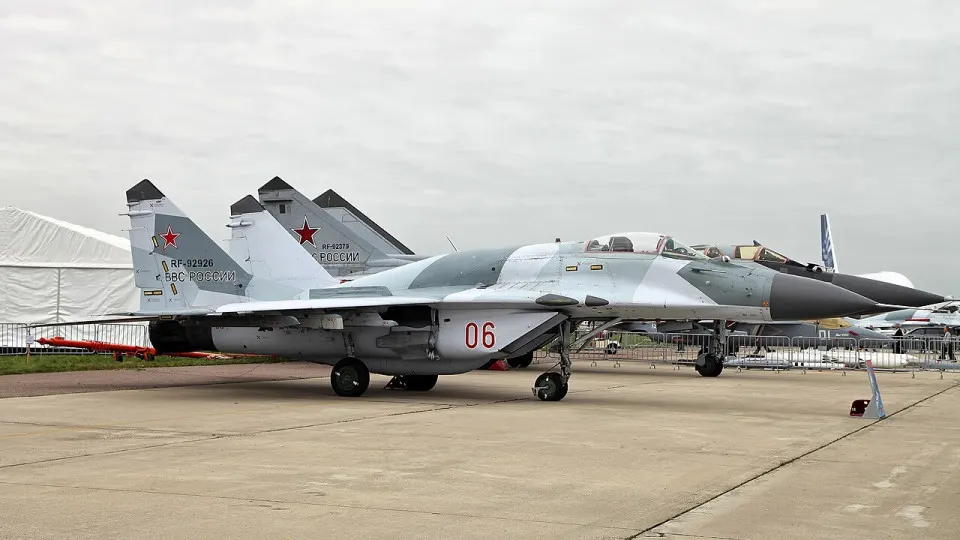 Украинские силы нанесли удары по аэродромам и складам на юге России, затронув Ростовскую область и Краснодарский край.