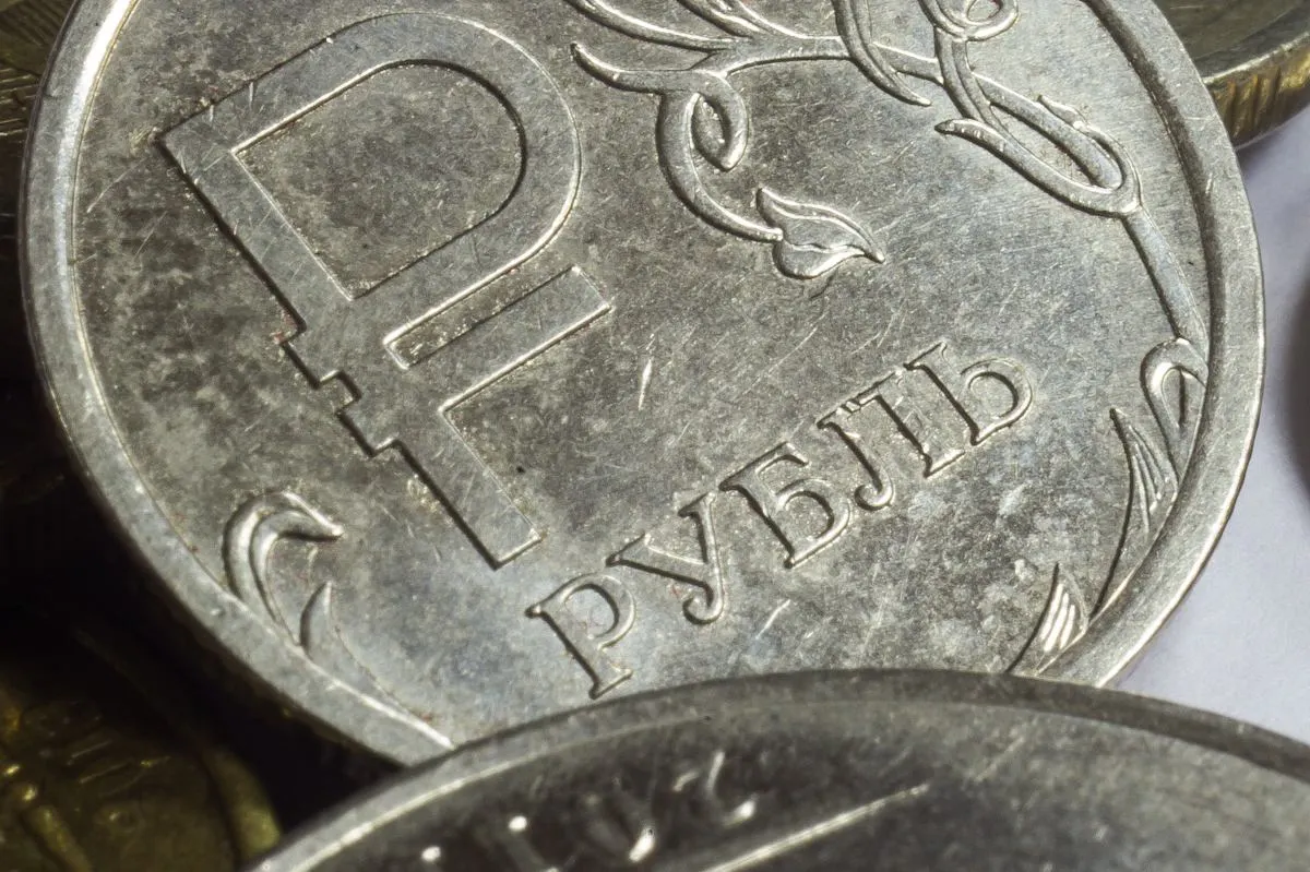 Дефицит бюджета контролируется на фоне одного из самых низких уровней госдолга; сохраняются условия для инвестиций и устойчивость экономики.