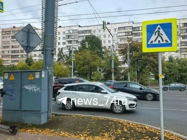 В рамках второго этапа реконструкции обновлены светофор и остановочный павильон на пересечении у межуниверситетского кампуса.