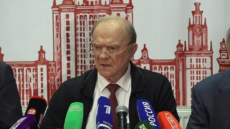 Лидер КПРФ заявил, что без изменения курса Россия продолжит отставать в экономике и технологиях, а рост тарифов на ЖКХ и социально-экономические проблемы ударят по гражданам.