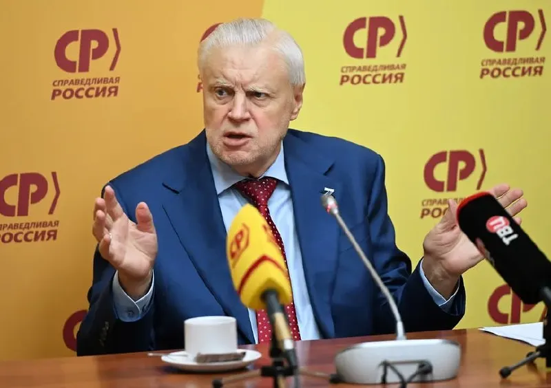 Сергей Миронов сообщил, что вернулся к работе и объяснил падение поддержки трудностями, связанными с проведением операции. По его словам, часть избирателей утратила веру в возможность повлиять на власть.