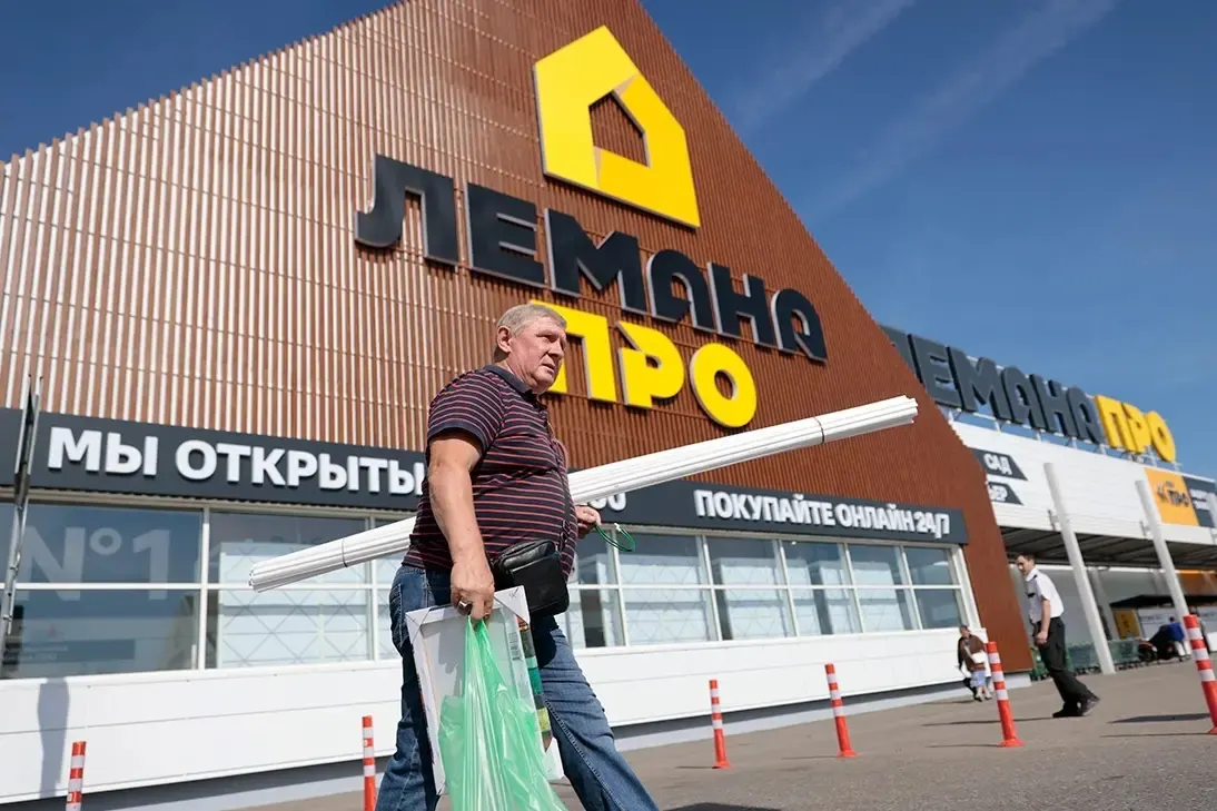 Назначение нового руководителя и передача активов российского логистического и строительного сектора под временное управление в рамках федеральных изменений.