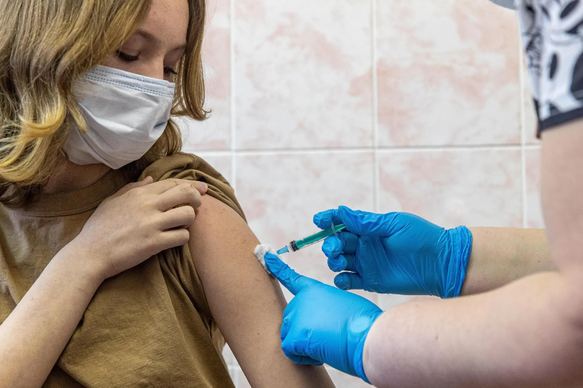 Во второй половине 2027 года планируется начать вакцинацию девочек против вируса папилломы человека для снижения риска рака шейки матки.