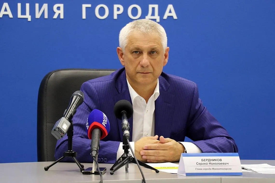 После тайного голосования Бердников получил 28 голосов и стал мэром Магнитогорска в третий раз.