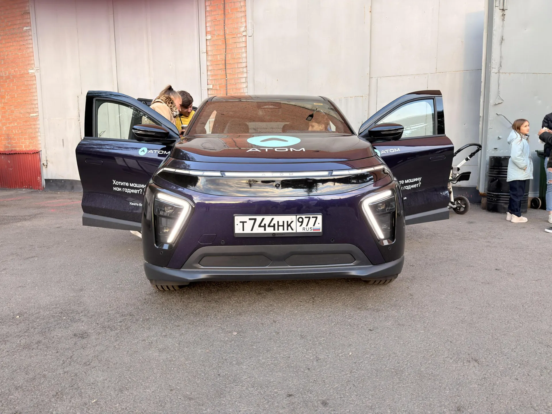 По данным Минпромторга к 2035 году каждый четвертый новый автомобиль в стране будет электрокаром; обсуждаются перспективы локализации отечественного автопрома.