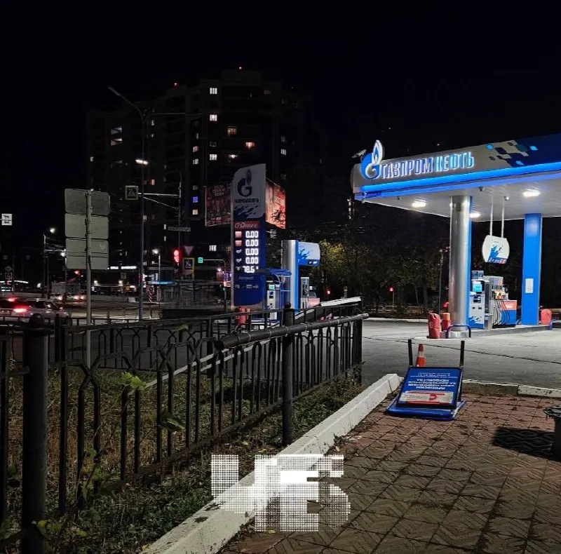 Несмотря на заявления властей, часть заправок города остаётся без бензина; на некоторых станциях доступен только дизель.