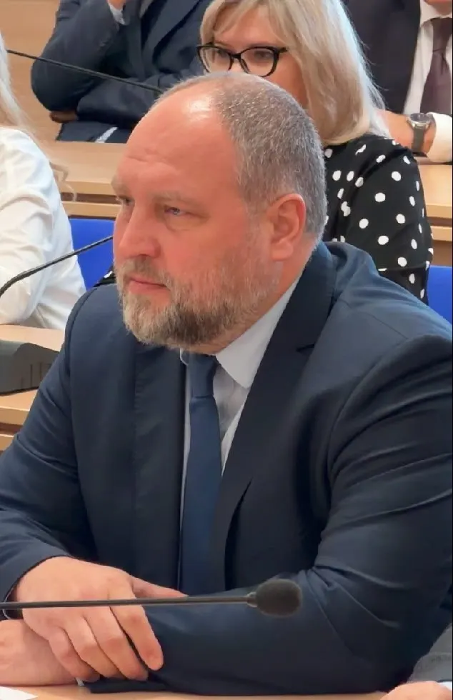 Бывший руководитель регионального Росприроднадзора возглавит аппарат губернатора и правительства Брянской области, будет курировать имущественные вопросы и охрану культурного наследия.